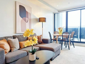 The Heart of City Living with Incredible City & Skytower View Nearby Queen St, Auckland